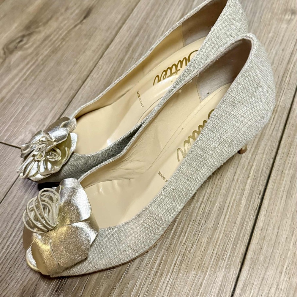 Butter  Italy Women's Heels with Floral Accent